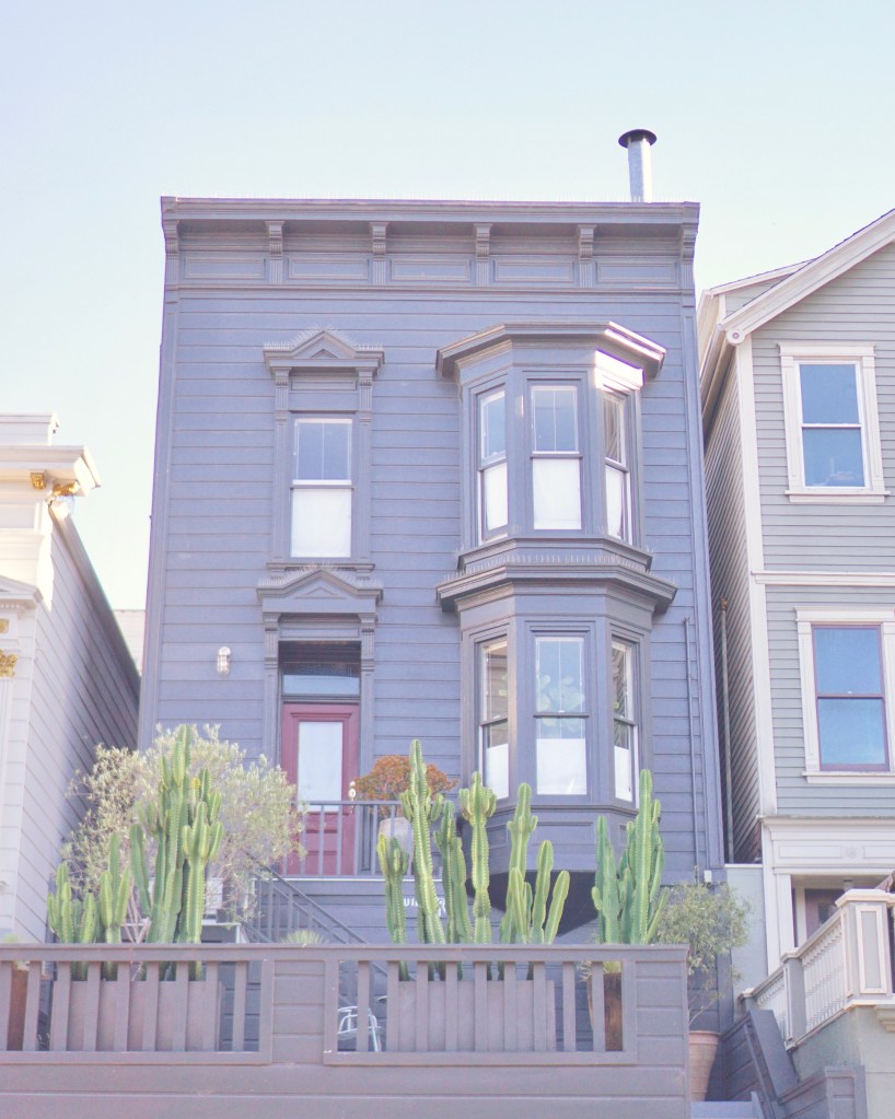 PASTEL HOMES - Mission District (The Mission) by Emme Hope Slow Blog San Francisco Slow Travel Slow Living - copyright 2019 emmehope.co