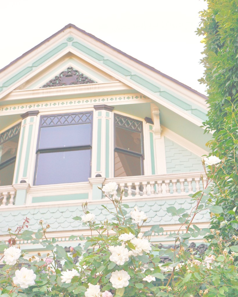 PASTEL HOMES - Mission District (The Mission) by Emme Hope Slow Blog San Francisco Slow Travel Slow Living - copyright 2019 emmehope.co